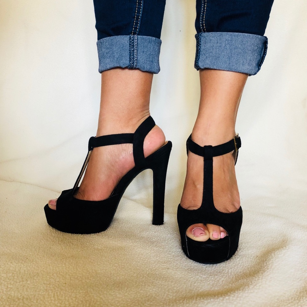 BLACK OPEN TOE HEEL